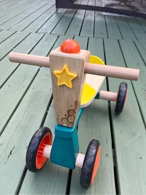 B. Toys Smooth Rider Wooden Balance Ride-On VERY GOOD CONDITION